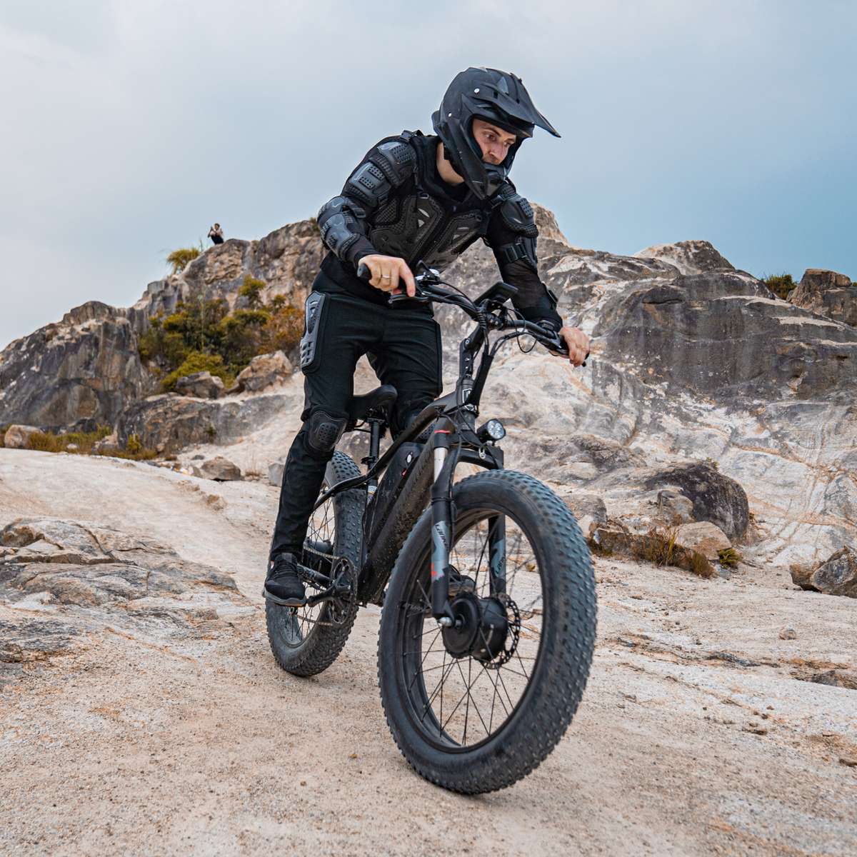 LANKELEISI MG740PLUS e-bike with sleek frame, black finish, and sturdy tires, designed for urban commuting and outdoor riding.